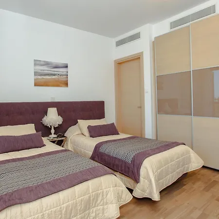 Villa Luxury Aj 06 With Private Heated Pool *